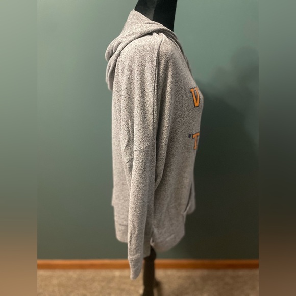 Very Soft American Eagle University of Michigan Tailgate Long Sleeve Hoodie - Picture 3 of 4